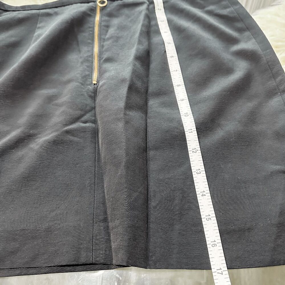 H&M Black Textured Mini Skirt with exposed Gold Zipper Size 10 - Picture 4 of 8